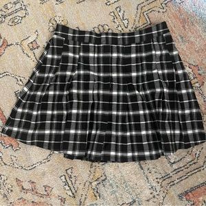 Hollister pleated mini skirt in black check